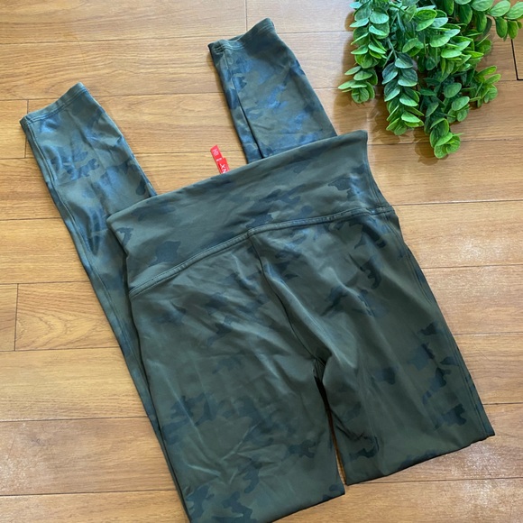 SPANX CAMO green legging size medium - Picture 5 of 5